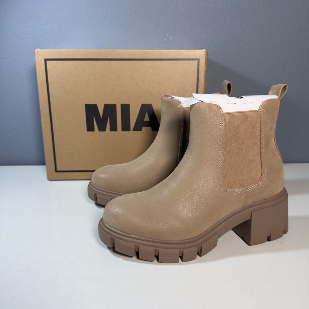 MIA Chelsea Boots Womens Size 7.5 Tan New Lugged Platform Block Heel Ankle Boot